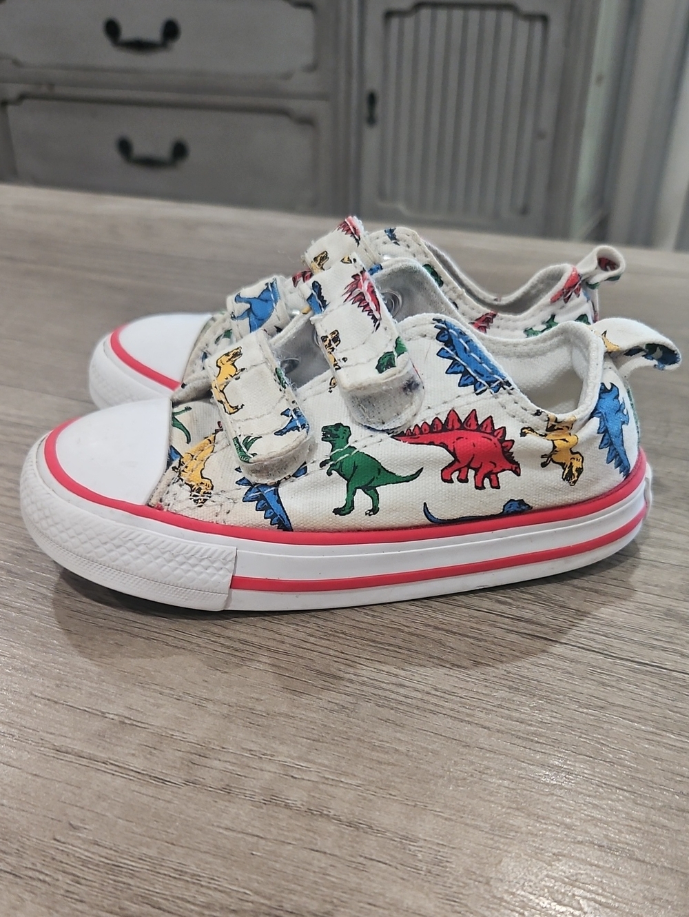 Converse Toddler Chuck Taylor All Star Dinoverse sneakers size 6